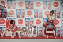 （左から）永野、高橋みなみ。