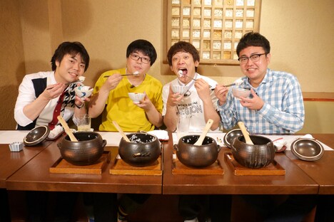 土鍋ご飯を堪能する(左から)ライスと銀シャリ。(c)BS朝日