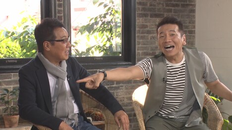 (左から)五木ひろしとくりぃむしちゅー上田。(c)中京テレビ