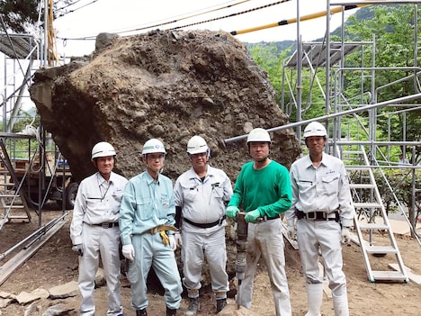 あばれる君（左から4人目）。(c)テレビ東京