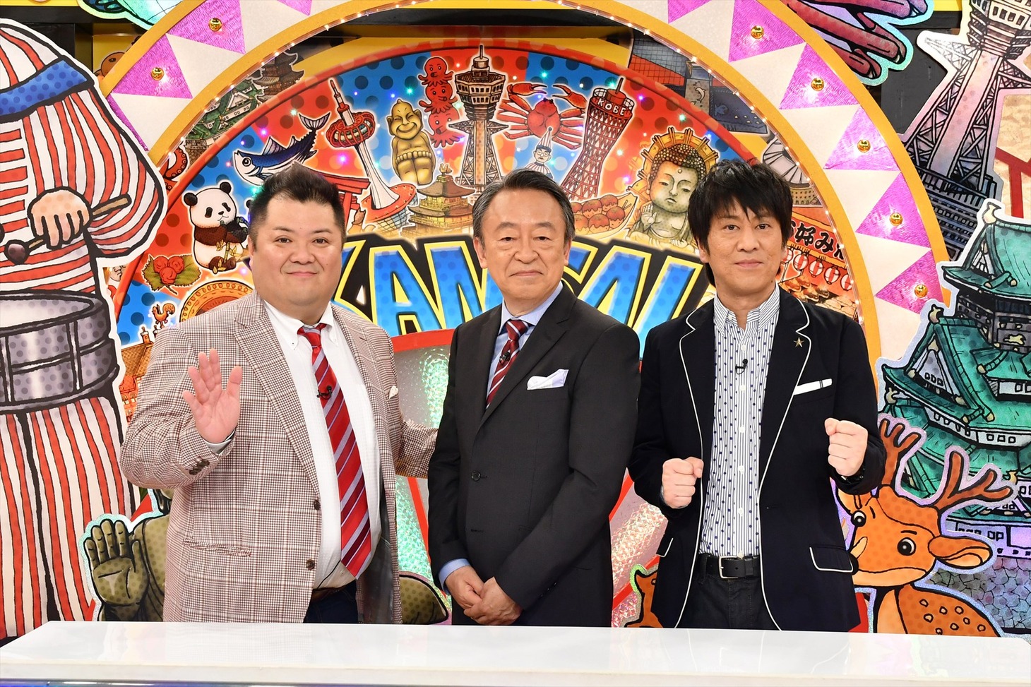 「池上彰の関西人が知らないKANSAI」に出演するブラックマヨネーズと池上彰（中央）。(c)関西テレビ