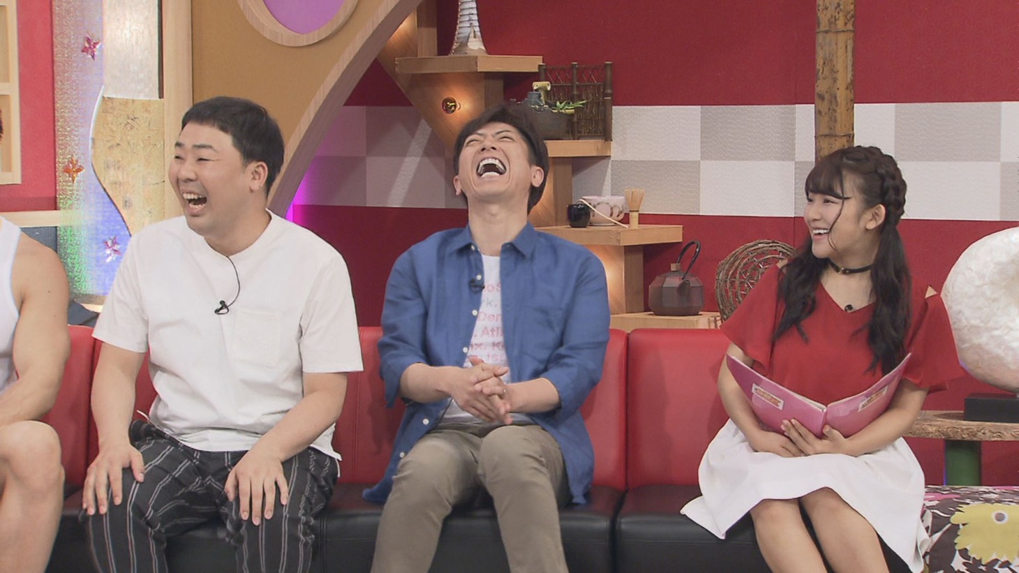 （左から）フットボールアワー、天木じゅん。(c)CBC