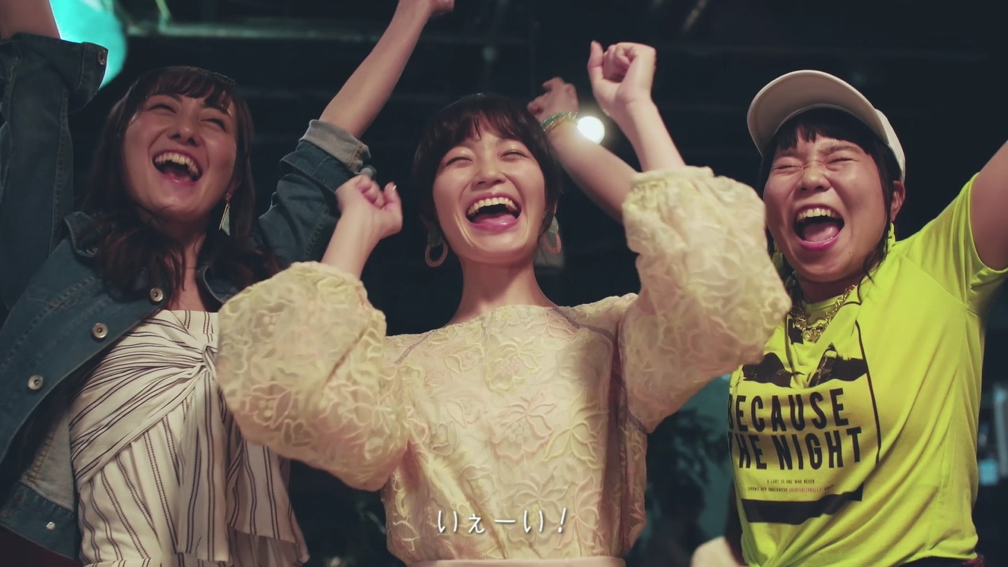 Web動画「新感覚リズミカルムービー【off!】」に出演する（左から）松山メアリ、佐藤玲、はなしょー杵渕。