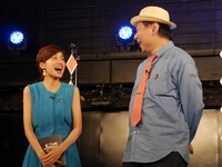 左から曽田茉莉江、鈴木おさむ。(c)BSフジ