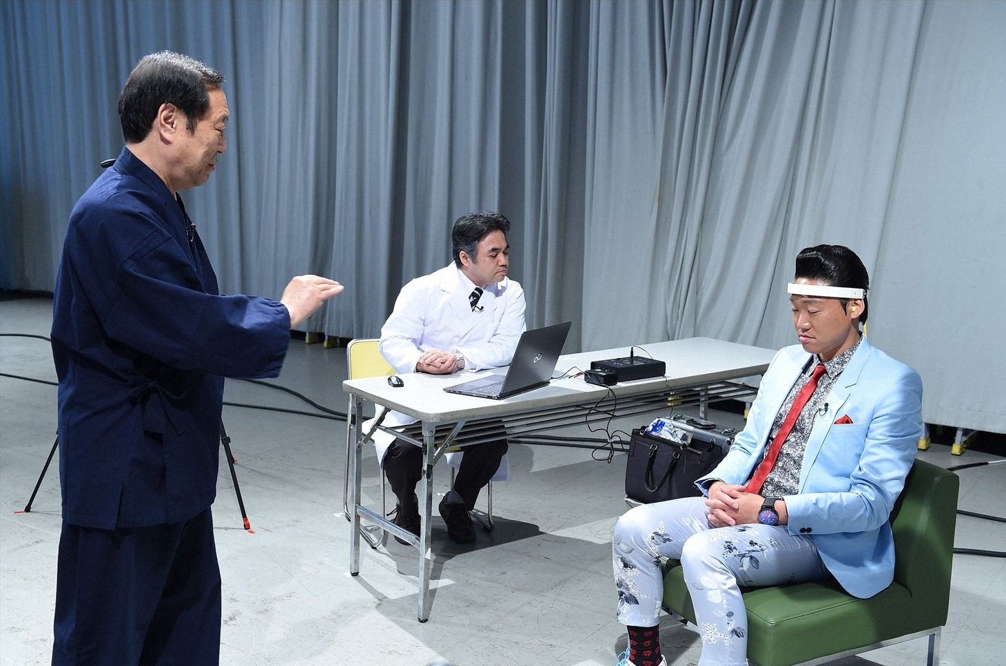 「世界がビビる夜」に登場するANZEN漫才みやぞん（右）。(c)TBS