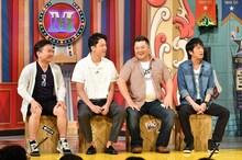 左からかまいたち、ブラックマヨネーズ。(c)読売テレビ