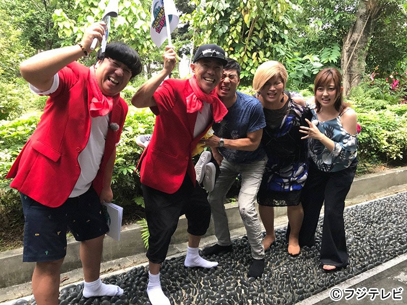 台湾で「うるさ過ぎるせっかちツアー」に臨む（左から）バナナマン日村、とんねるず木梨、高嶋政宏、IKKO、菊地亜美。