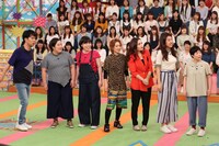 「VS嵐」に出演する女芸人チームの（左から）藤井隆、ゆりやんレトリィバァ、尼神インター、平野ノラ、横澤夏子、山田花子。(c)フジテレビ