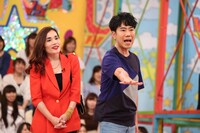 （左から）平野ノラ、藤井隆。(c)フジテレビ