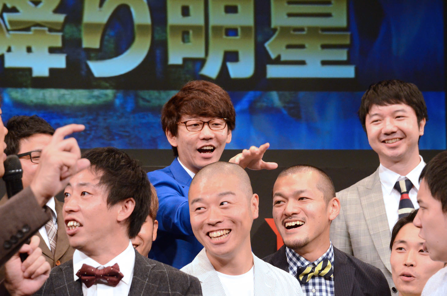 霜降り明星せいやに指示を出す三四郎・小宮。