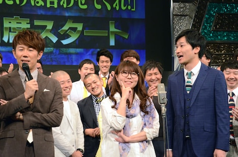 「私のどこを見たいか言って？」と笑う相席スタート・ケイ。