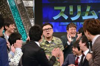 会見で生まれたギャグ「おもろいよなあ!?」を取られ、ふてくされるとろサーモン久保田。