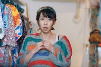 「夜逃げする女」より。