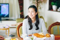 「スーツケースの男」より。