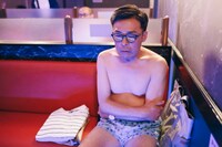 「違法風俗店の男」より。