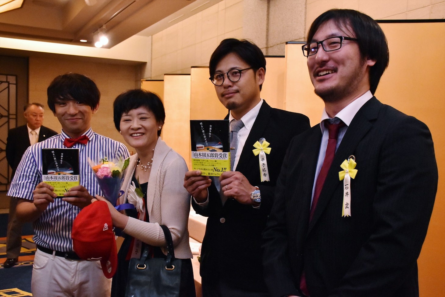 （手前左から）アルコ＆ピース酒井、佐藤多佳子、アルコ＆ピース平子、ラジオディレクターの石井玄氏。