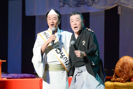（左から）桑田佳祐、桂雀々。（撮影：岸田哲平）