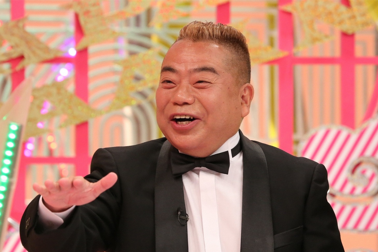 「イガイ星人ジャパパパーン」MCの出川哲朗。(c)関西テレビ
