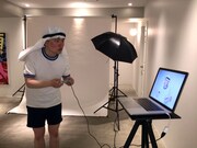 どこみそ用の写真を選ぶ脳みそ夫。