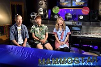 左からアキナ、RYONRYON。