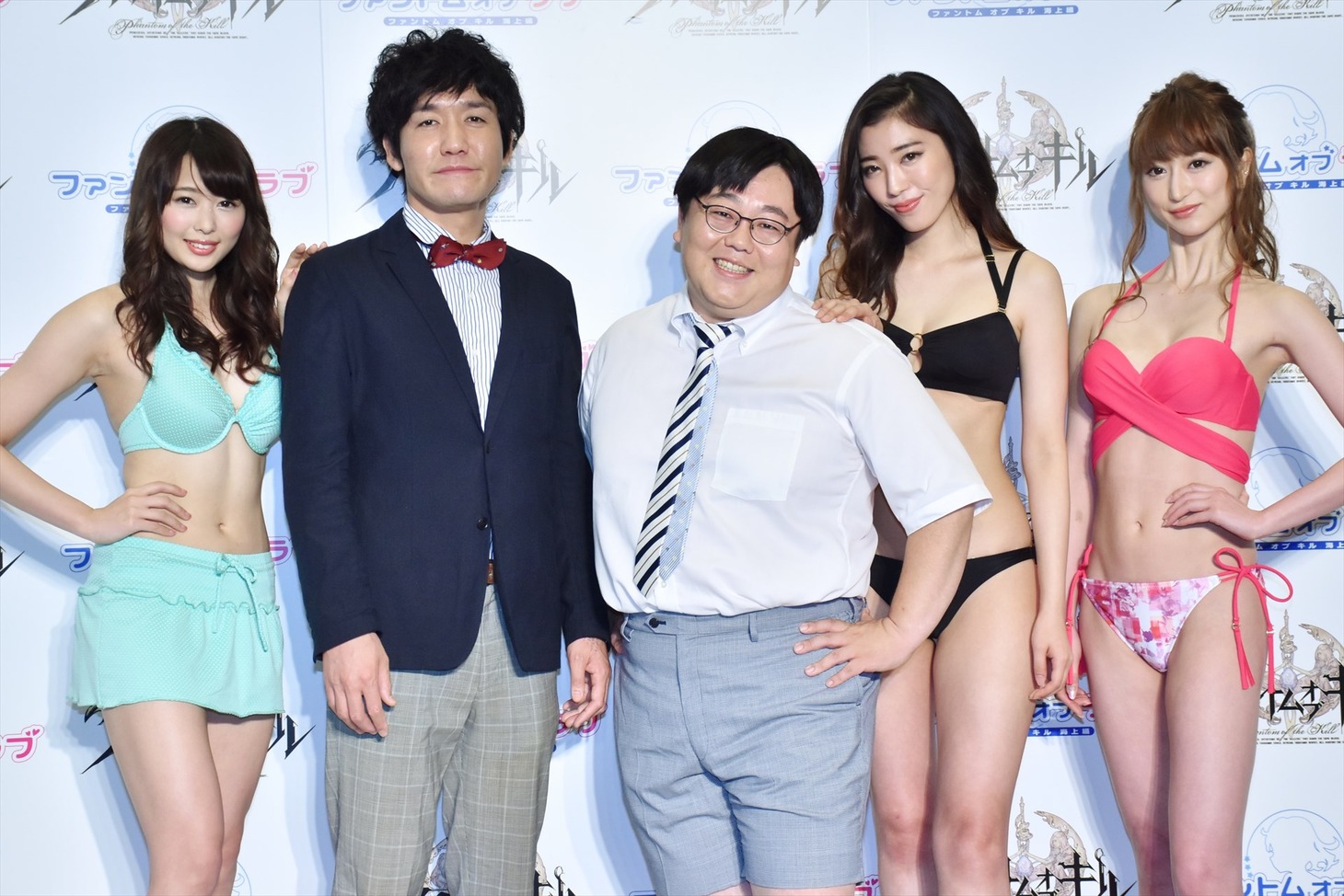 スマホ向けゲームアプリ「ファントム オブ キル」の「夏の大型プロジェクト発表会」に出演したタイムマシーン3号と水着美女たち。