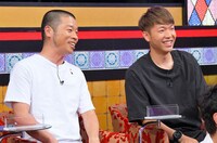 初登場時のアキナ。(c)MBS