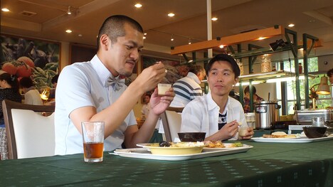 「カミナリのチャリ旅！」のワンシーン。