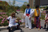 「～発掘！新世代キャラ芸人～ 藤崎マーケットの出てこい！キャラバンバン」のワンシーン。(c)読売テレビ