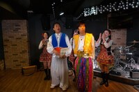 「～発掘！新世代キャラ芸人～ 藤崎マーケットの出てこい！キャラバンバン」のワンシーン。(c)読売テレビ