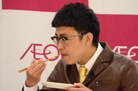 豚ばらの蒲焼きを味わう銀シャリ橋本。