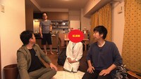 松浦真也の自宅を訪ねる藤崎マーケットのロケの様子。(c)MBS