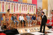 「歴代王者に聞いてみた」に出演する「R-1ぐらんぷり」歴代王者と、番組MCの加藤浩次（右）。(c)関西テレビ