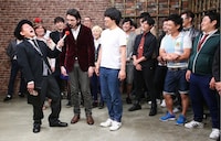 これからブースの芸人たち。