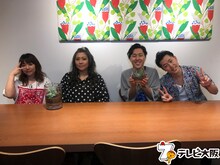 左から海原やすよ ともこ、吉田たち。