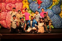 松下笑一（前列左から３人目）。