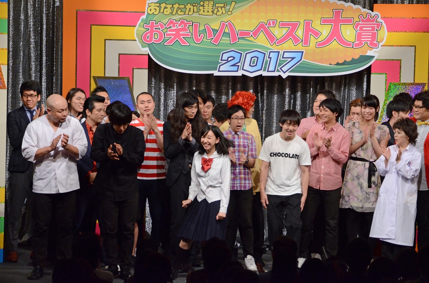 決勝進出が決定した瞬間のパーパー（中央）。