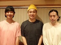 「又吉・児玉・向井のあとは寝るだけの時間」に出演する（左から）パンサー向井、サルゴリラ児玉、ピース又吉。(c)NHK