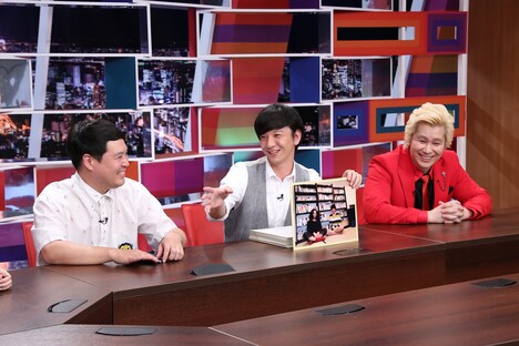 (左から)タカアンドトシ・タカ、パンサー向井、メイプル超合金カズレーザー。(c)CTV