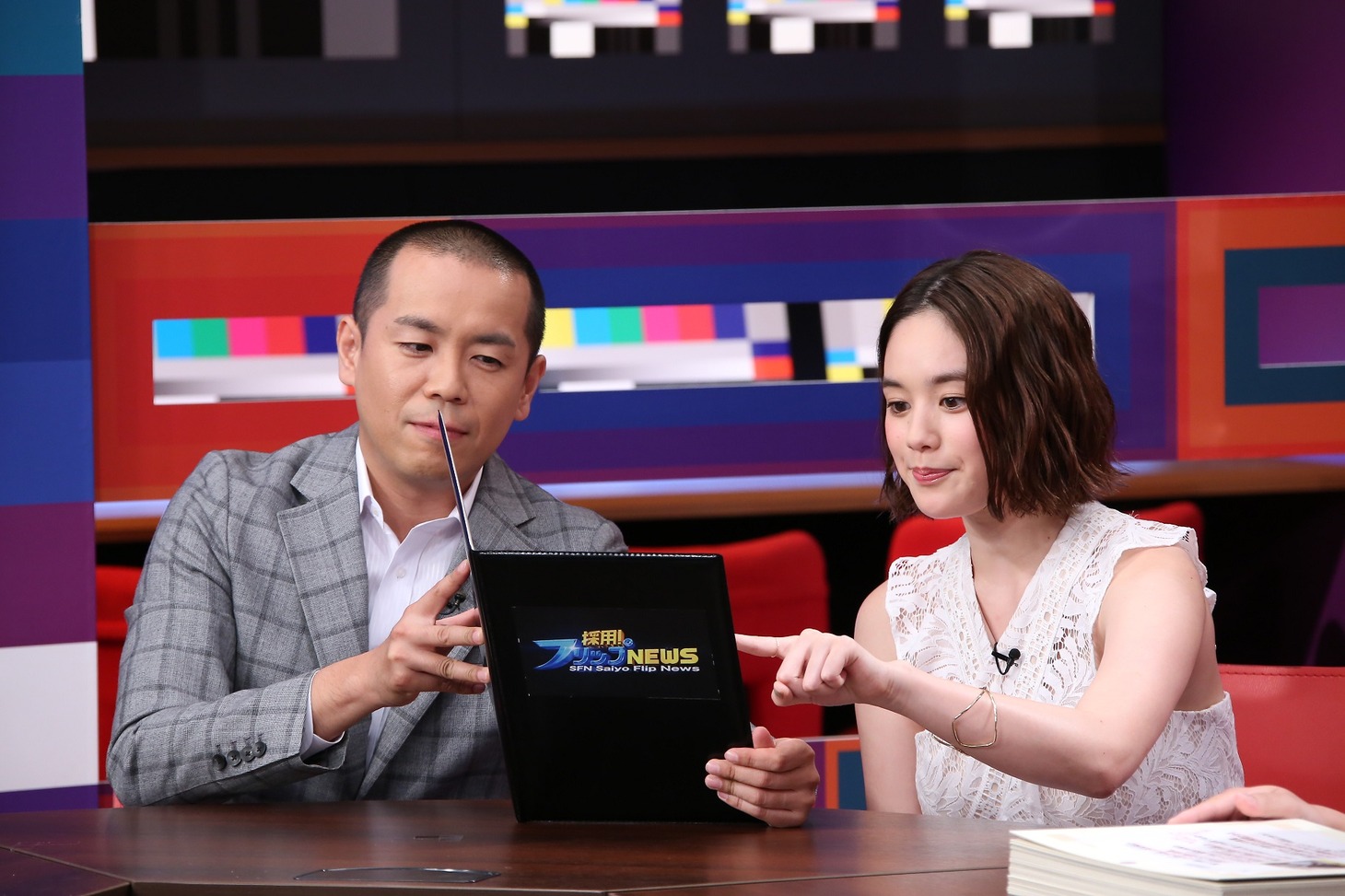 （左から）タカアンドトシ・トシ、筧美和子。(c)CTV