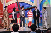 「笑の舞台に俳優参戦!!真剣ネタ対決！笑×演」のワンシーン。(c)テレビ朝日