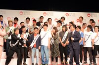 西川きよしの長い話を強制終了させようとする村上ショージ。