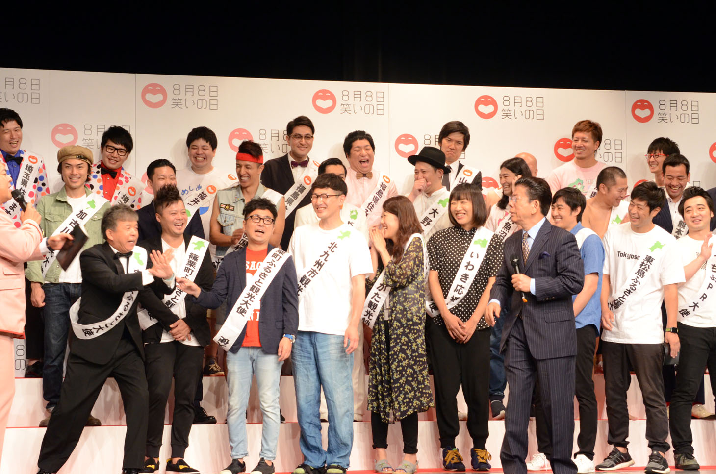 西川きよしの長い話を強制終了させようとする村上ショージ。