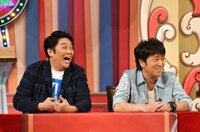 左から坂上忍、ブラックマヨネーズ吉田。(c)読売テレビ