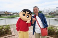 高田純次（右） (c)臼井儀人 / 双葉社・シンエイ・テレビ朝日・ADK