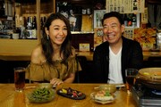 「はじめてのおとん酒」に出演する(左から)鈴木紗理奈、メッセンジャーあいはら。(c)ABC