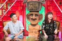 （左から）ナインティナイン岡村、なるみ。