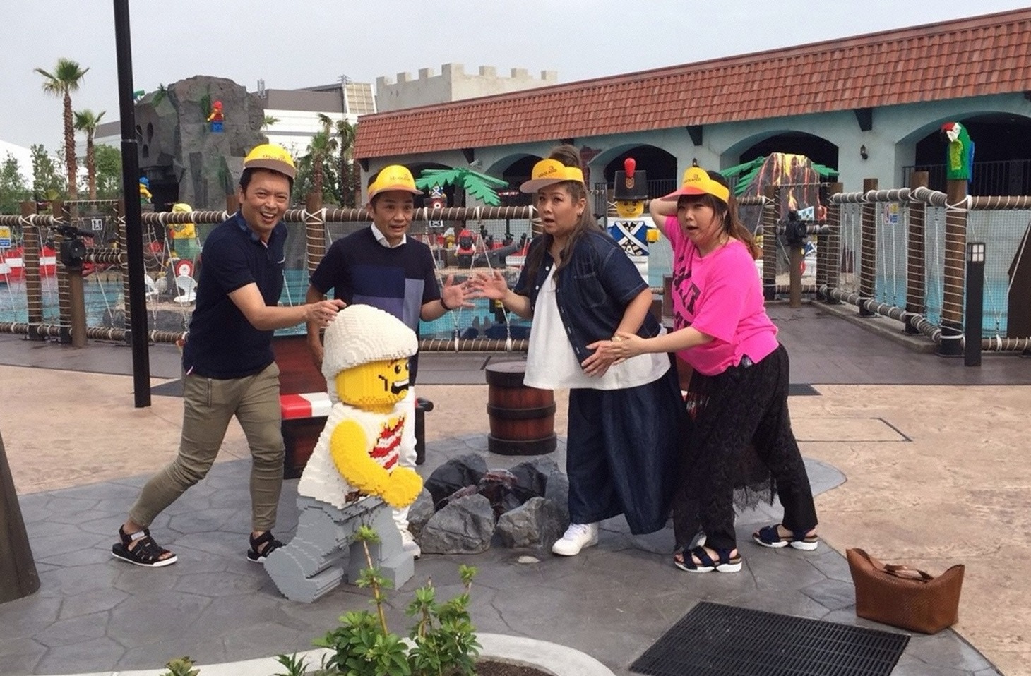 左から中川家、海原やすよ ともこ。(c)読売テレビ