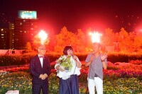 左から石原和幸氏、酒井藍、笑い飯・哲夫。