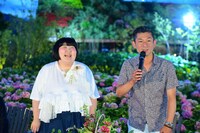 左から酒井藍、笑い飯・哲夫。