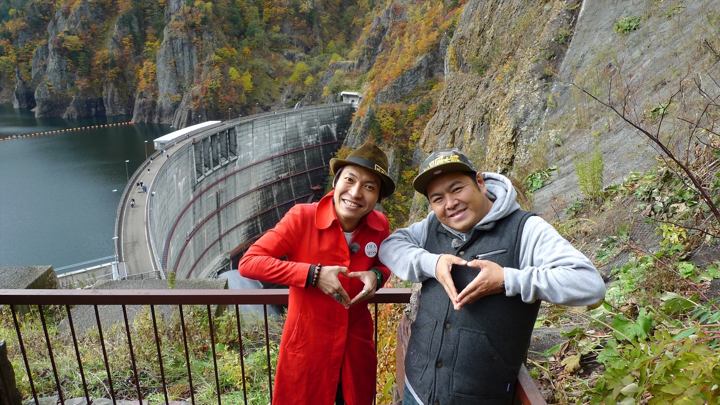 （左から）上杉周大、ダイノジ大地。(c)STV